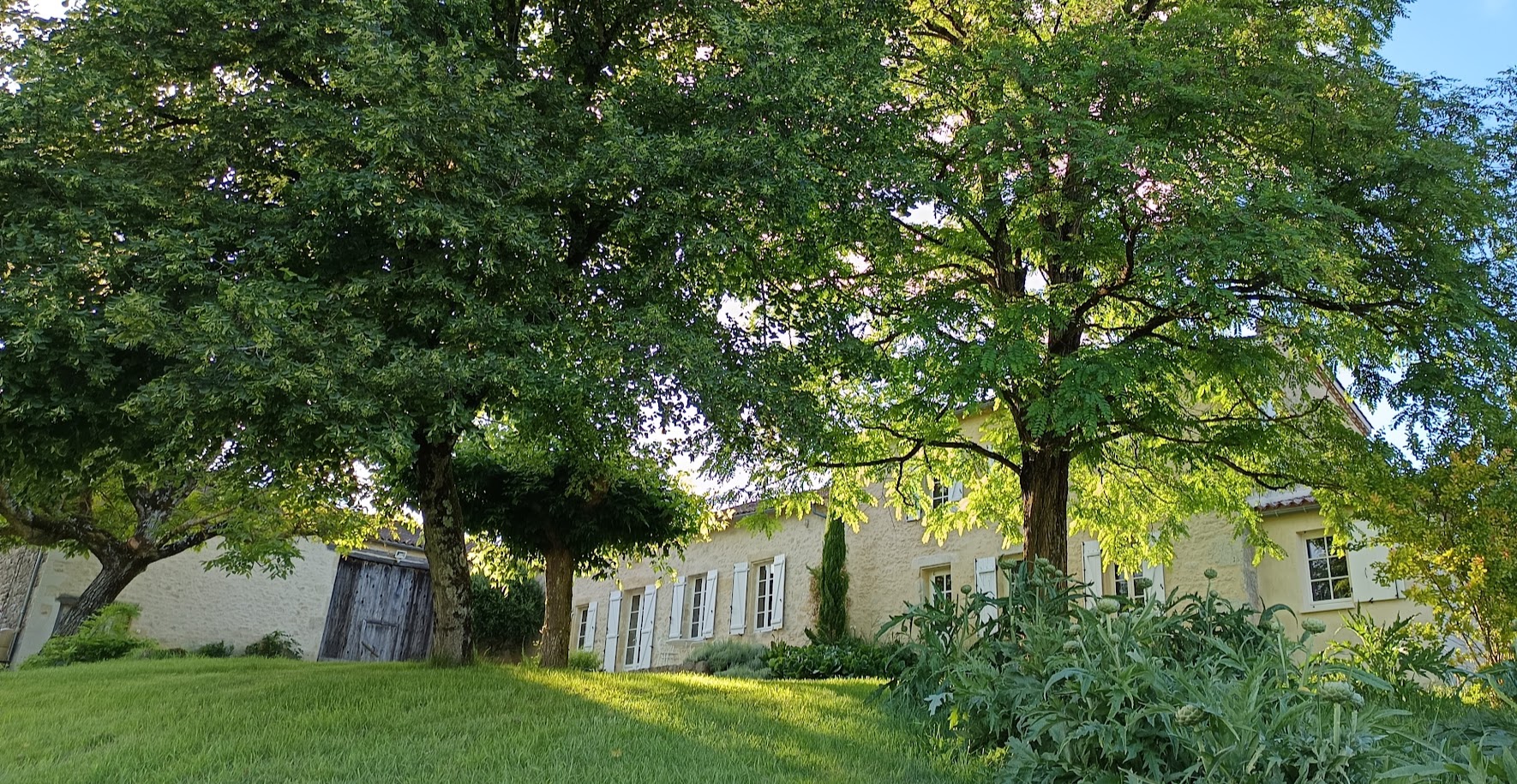 PHOTO DE BIAIS AVEC VUE GRANGE