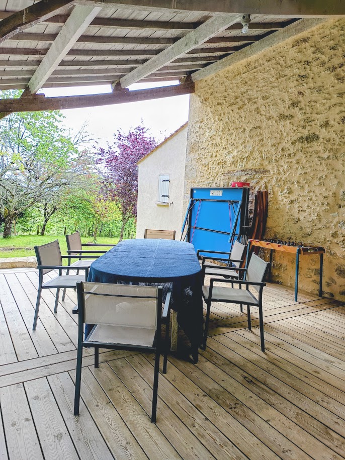 PREAU AVEC TABLE