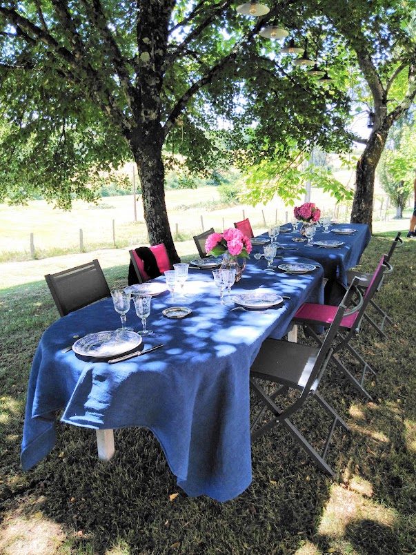 TABLE RECEPTION SOUS LES ARBRES