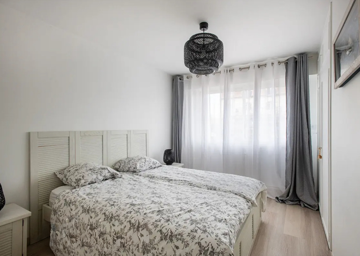 CHAMBRE AMI